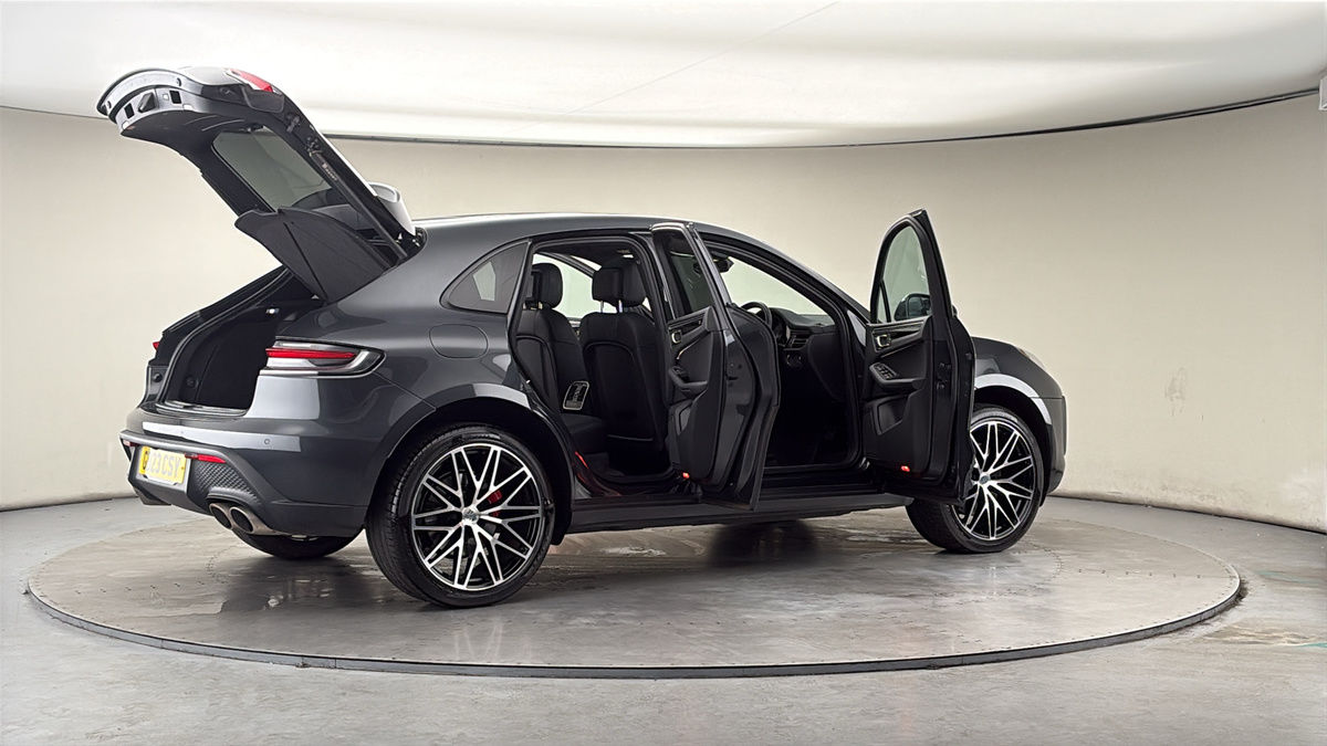 More views of Porsche Macan