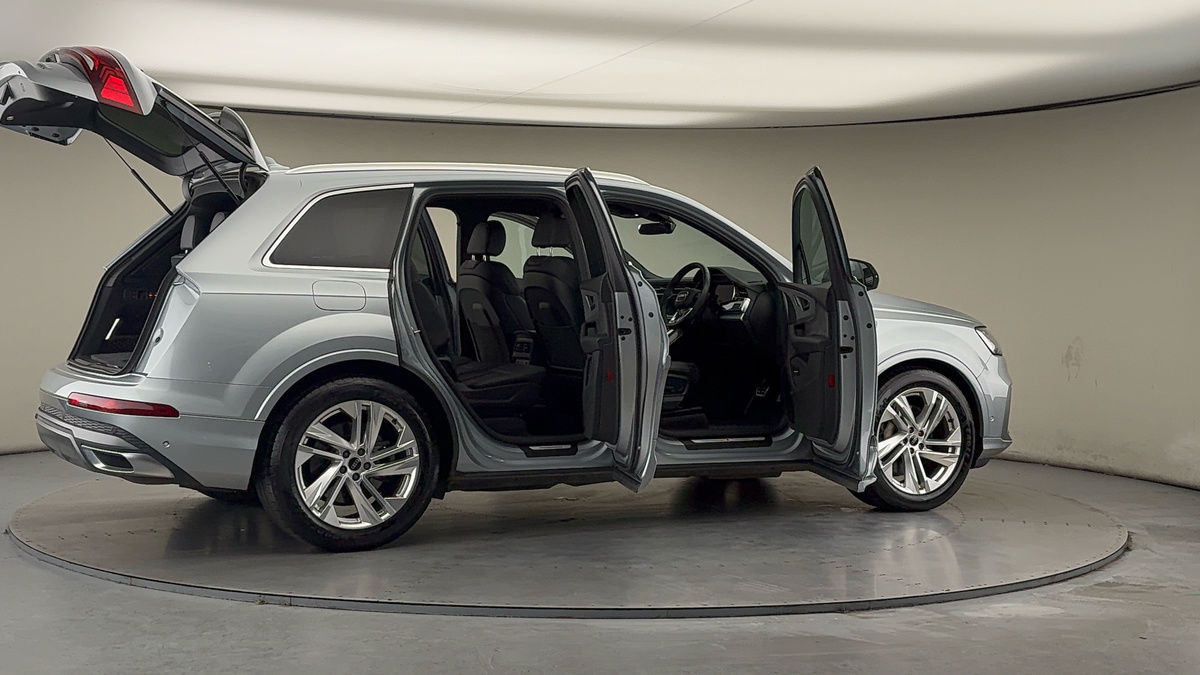 More views of Audi Q7