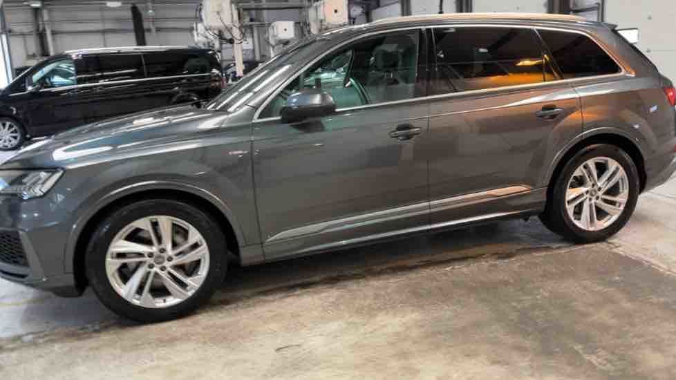 More views of Audi Q7