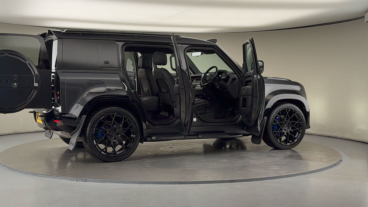 More views of Land Rover Defender 110