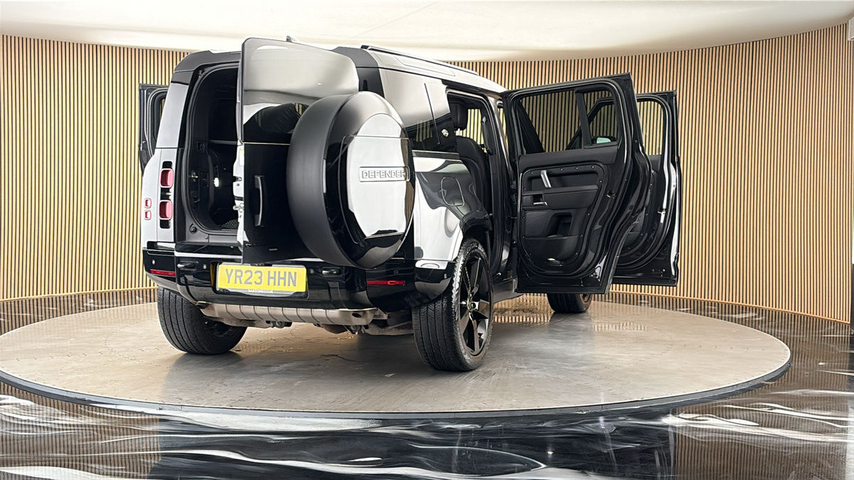 More views of Land Rover Defender 110