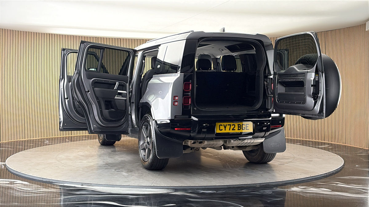 More views of Land Rover Defender 110