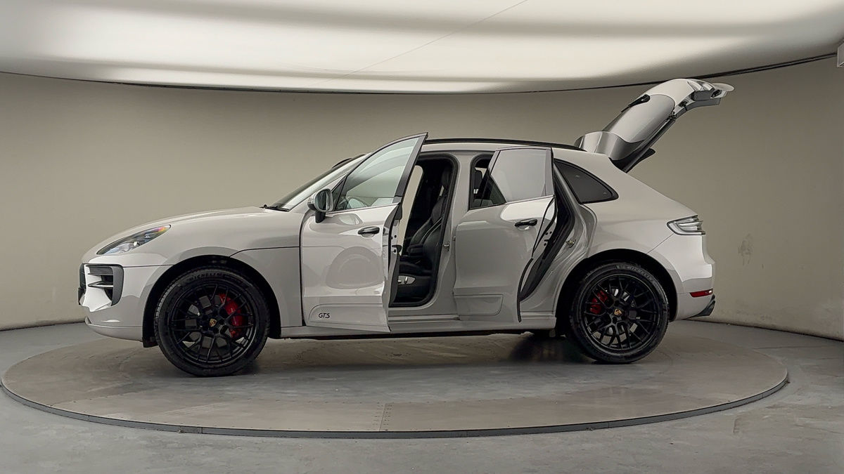 More views of Porsche Macan