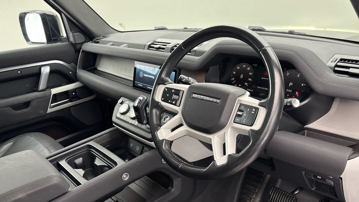 Land Rover Defender 110 Image 5
