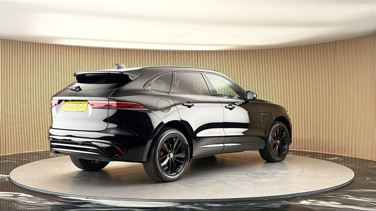Jaguar F-PACE Image 21