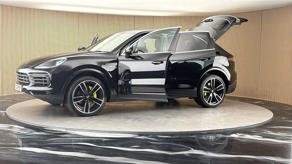 More views of Porsche Cayenne