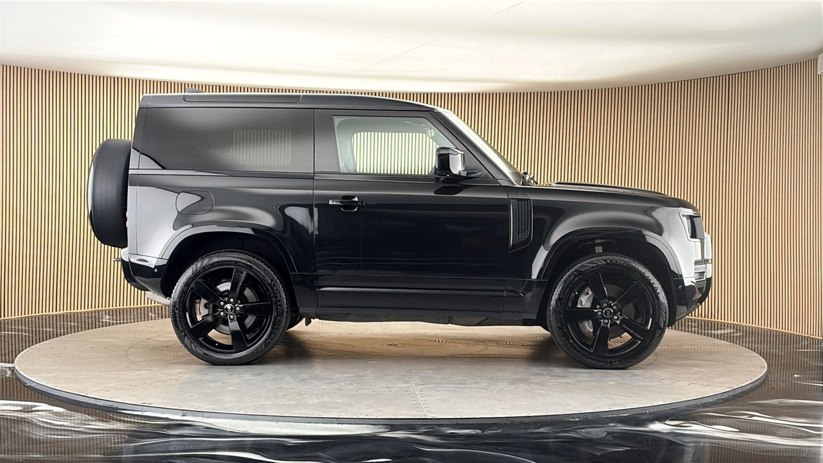 Land Rover Defender 90 Image 16