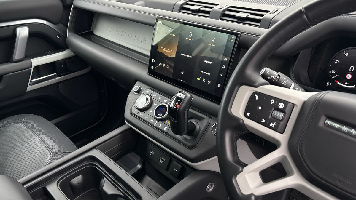 Land Rover Defender 110 Urban Image 18