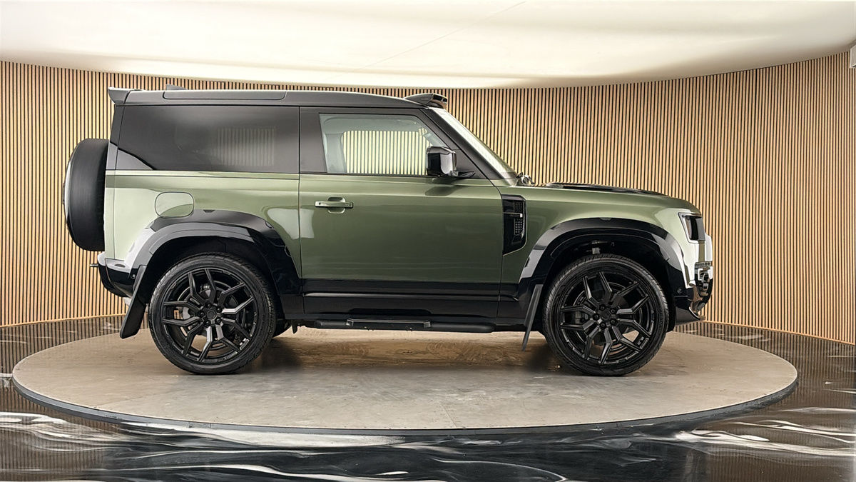 Land Rover Defender 90 Urban Image 16
