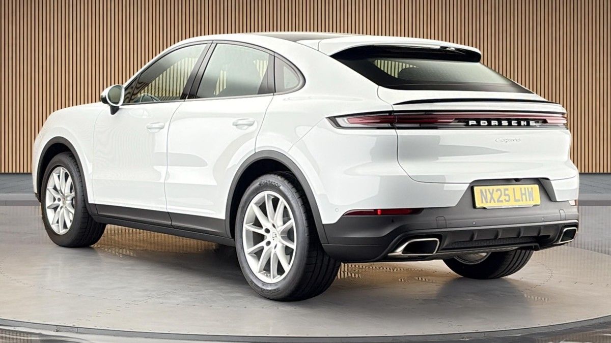 Porsche Cayenne Image 2