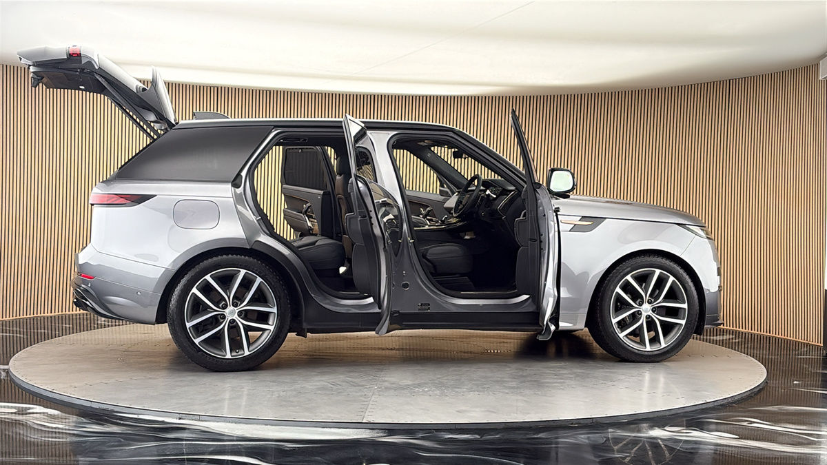 More views of Land Rover Range Rover Sport