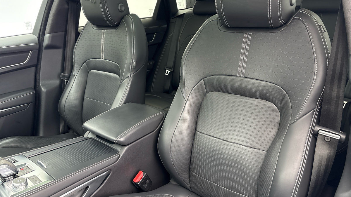 Jaguar F-PACE Image 7