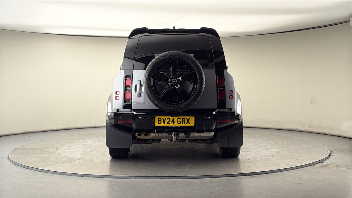 Land Rover Defender 110 Image 4