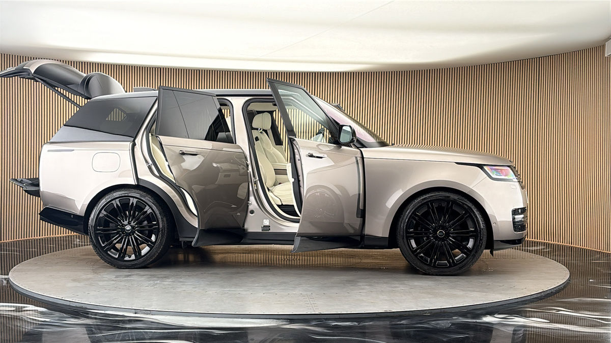 More views of Land Rover Range Rover