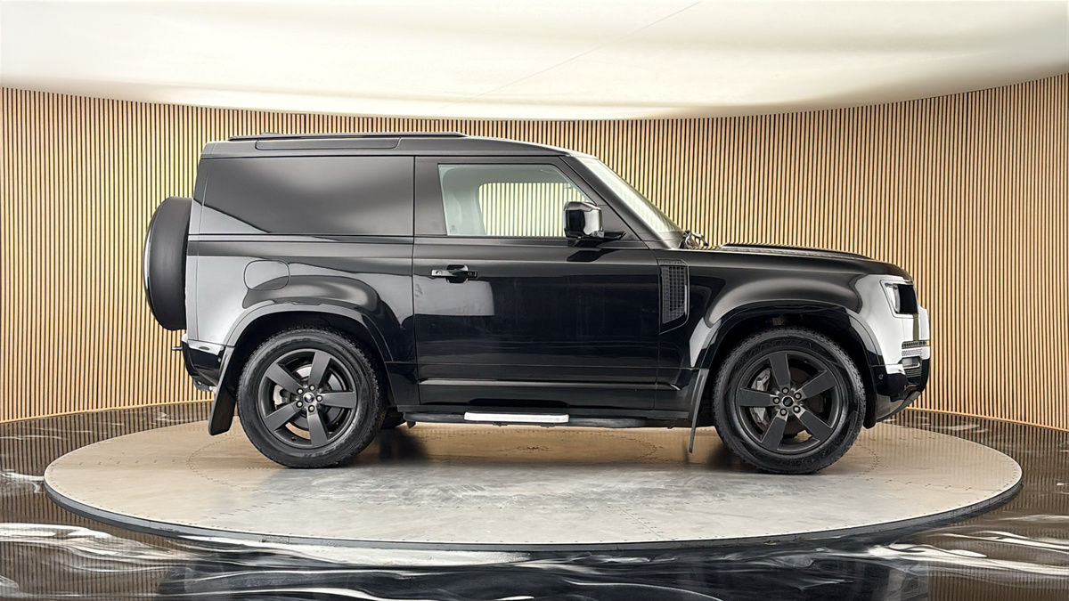More views of Land Rover Defender 90