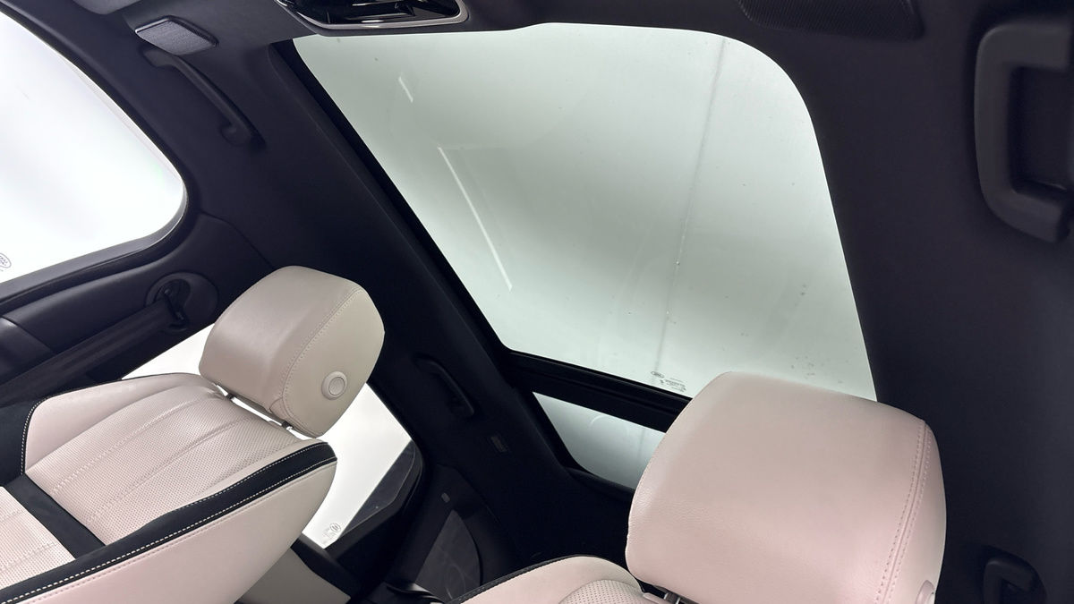 Land Rover Range Rover Velar Image 6