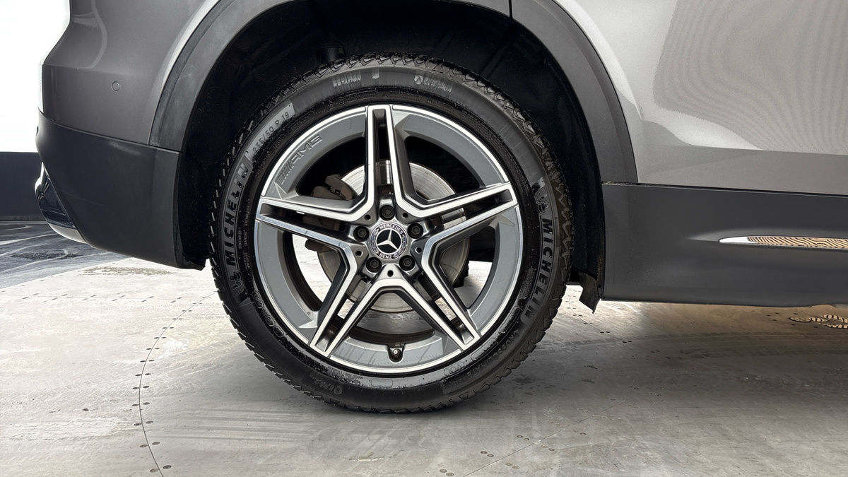 Mercedes-Benz GLB Image 10