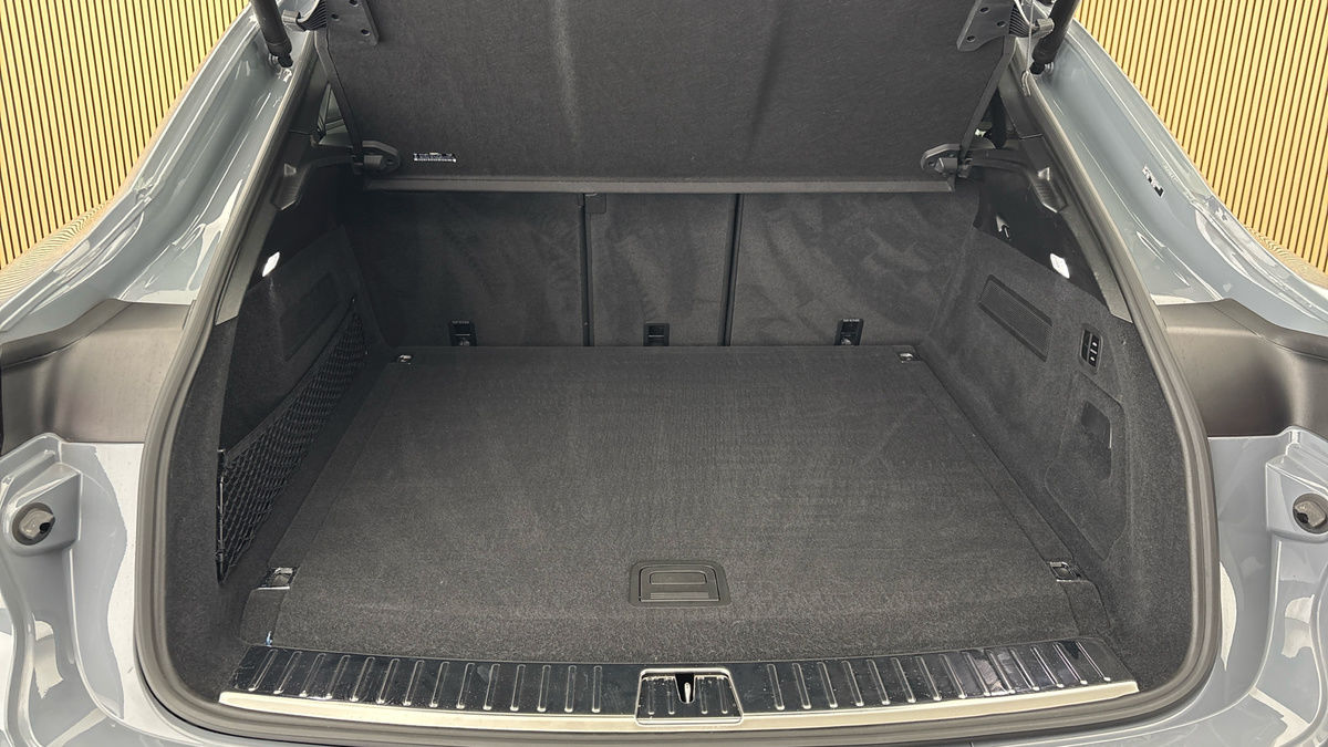 Porsche Cayenne Image 11
