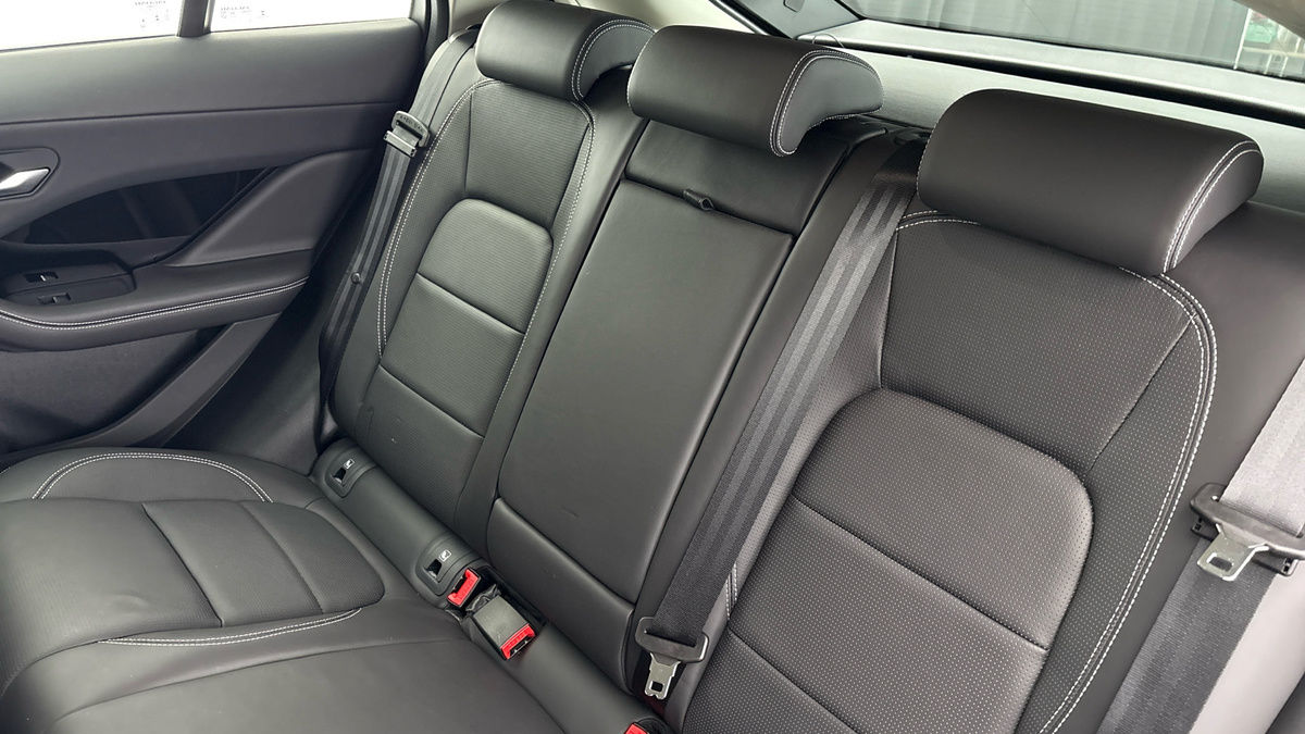 Jaguar I-PACE Image 8