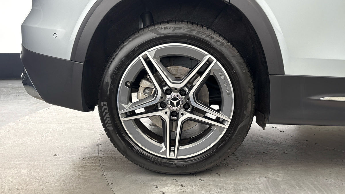 Mercedes-Benz GLB Image 10