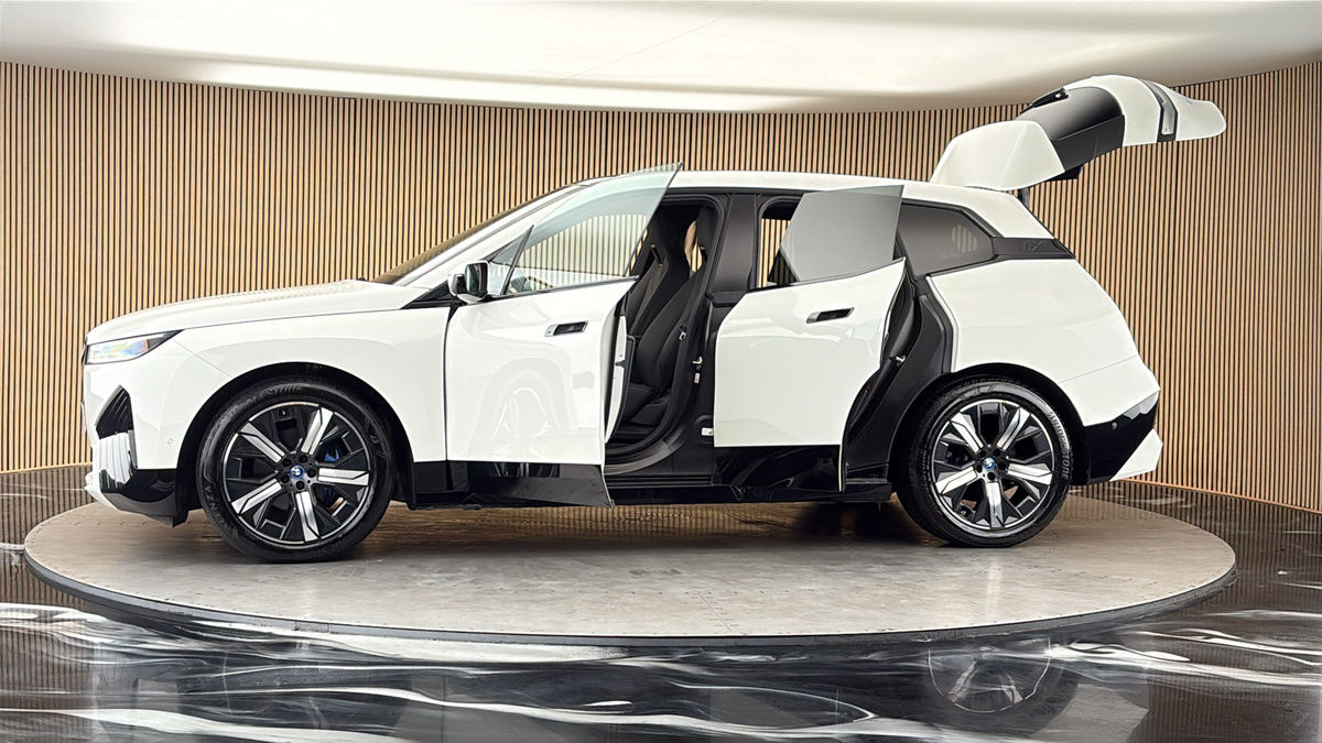 More views of BMW iX
