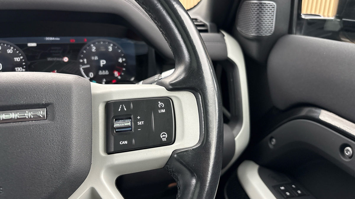 Land Rover Defender 110 Image 14