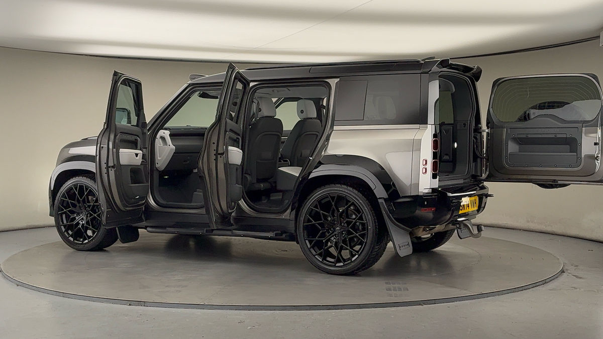 More views of Land Rover Defender 110