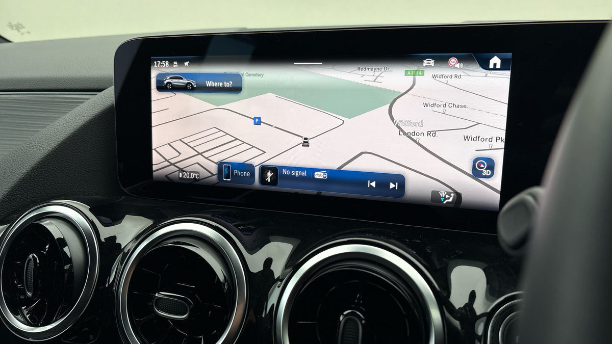 Mercedes-Benz GLA Image 17