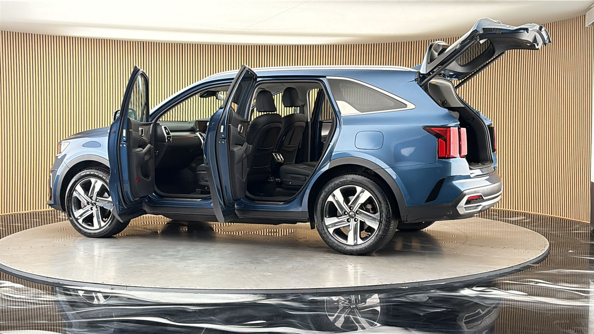 More views of Kia Sorento