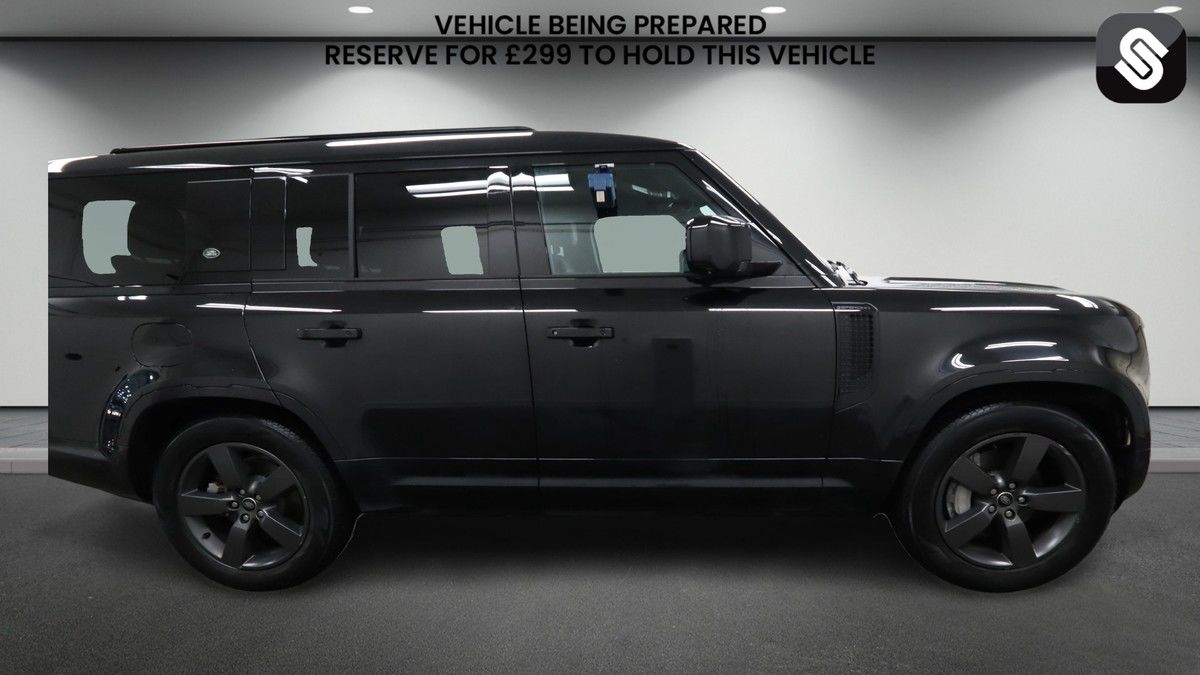 Land Rover Defender 130 Image 5