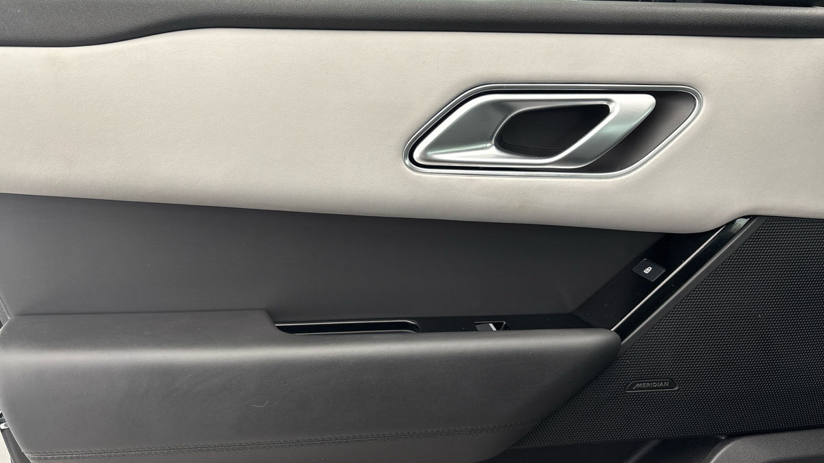 Land Rover Range Rover Velar Image 19