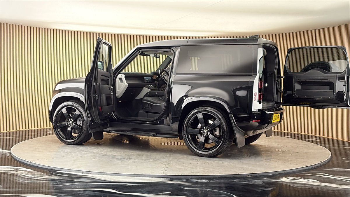More views of Land Rover Defender 90