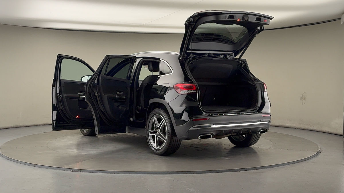 Mercedes-Benz GLA Image 35