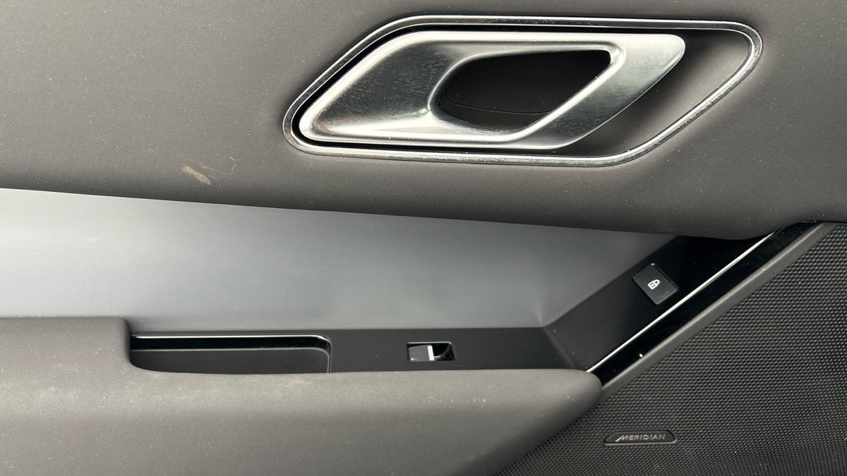 Land Rover Range Rover Velar Image 19