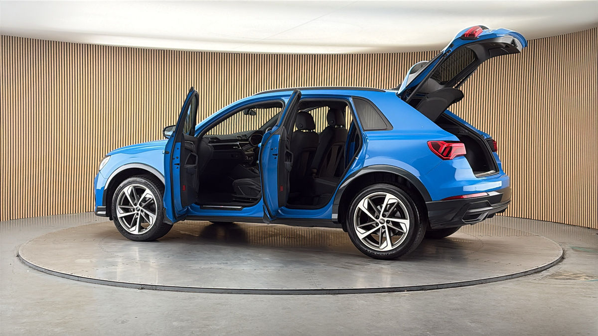 More views of Audi Q3