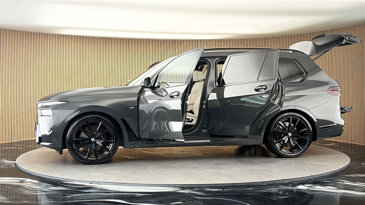 More views of BMW X7
