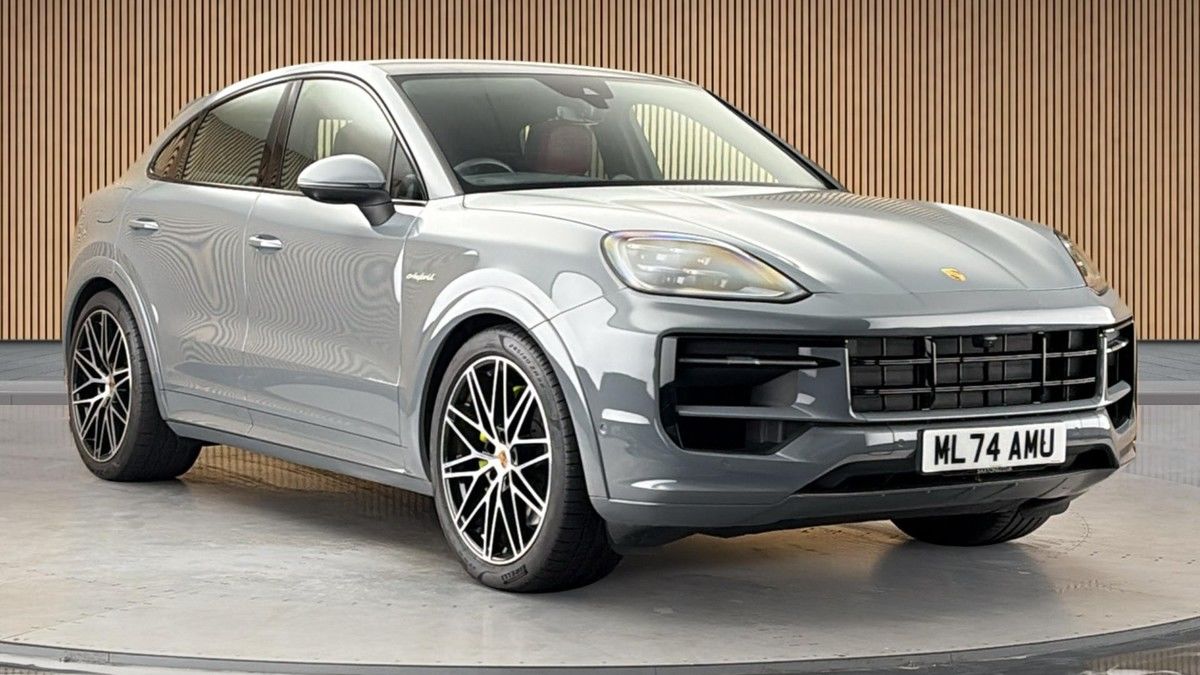 Porsche Cayenne Sticky Header Image