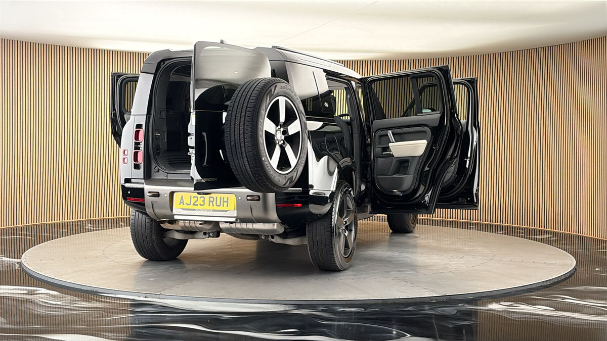 More views of Land Rover Defender 110