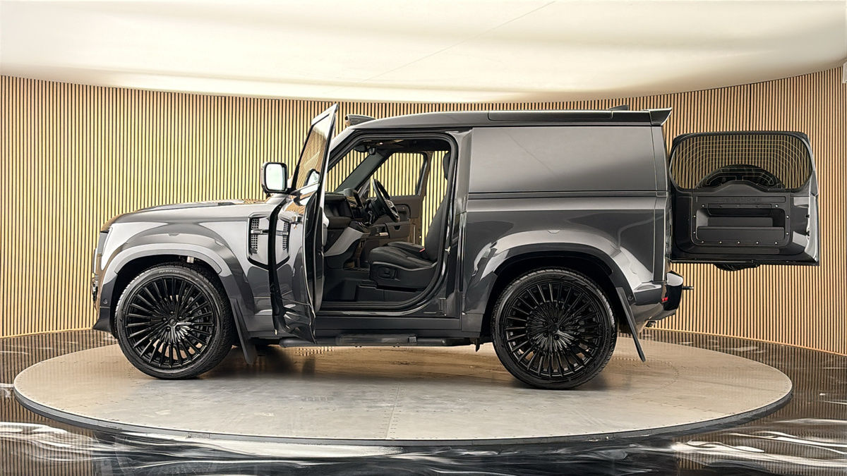 More views of Land Rover Defender 90