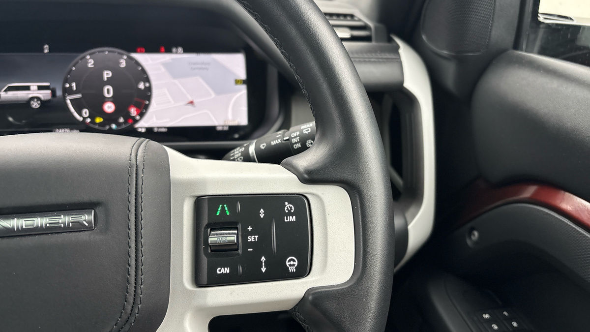 Land Rover Defender 130 Image 14