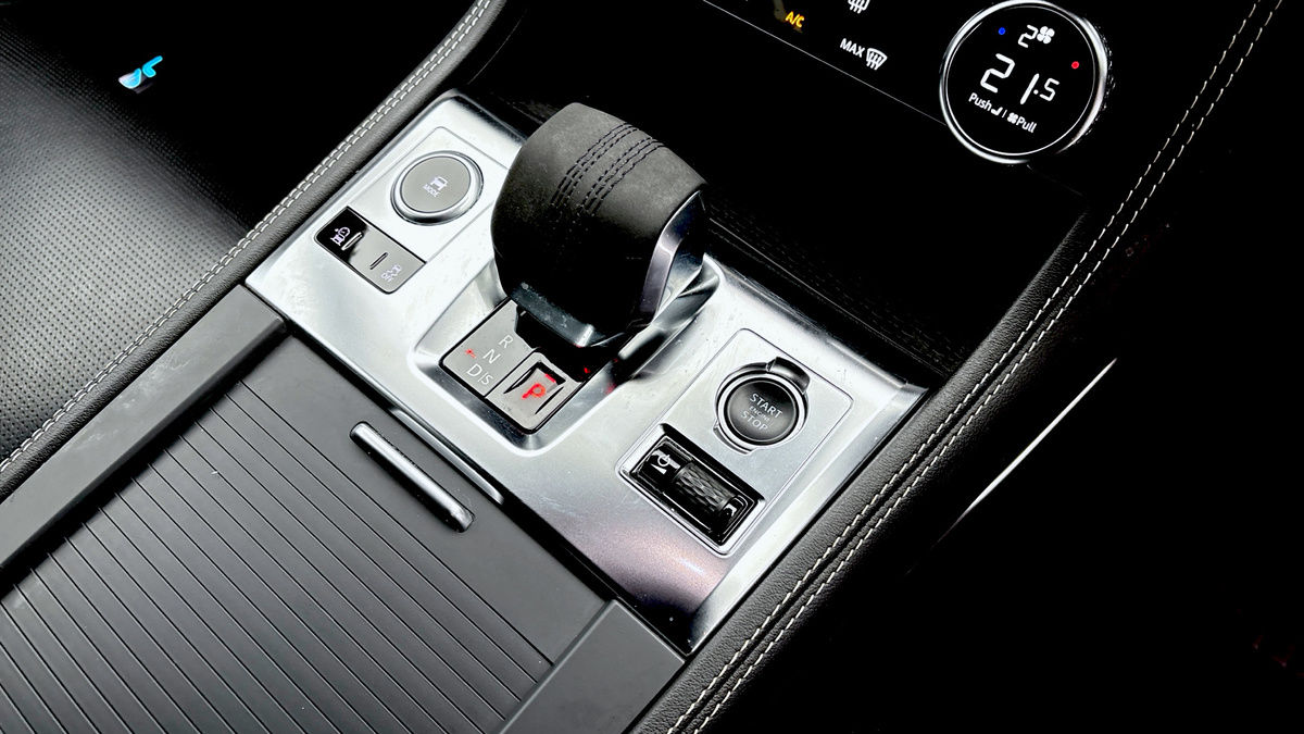 Jaguar F-PACE Image 6