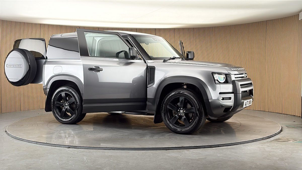 More views of Land Rover Defender 90