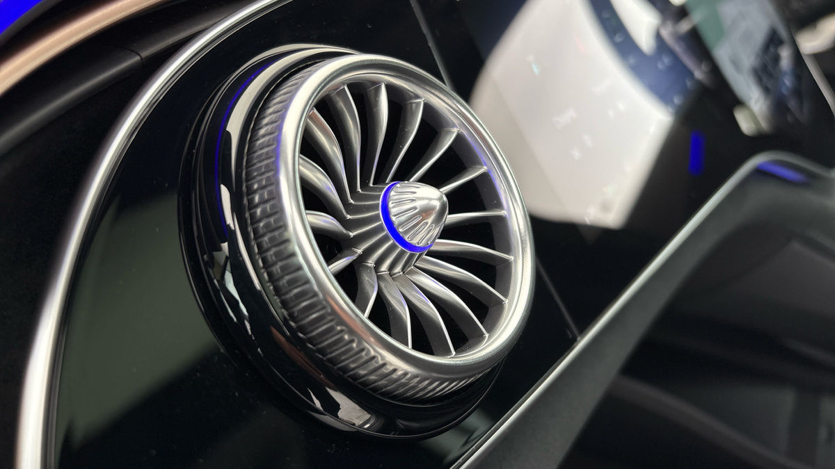 Mercedes-Benz EQE Image 34