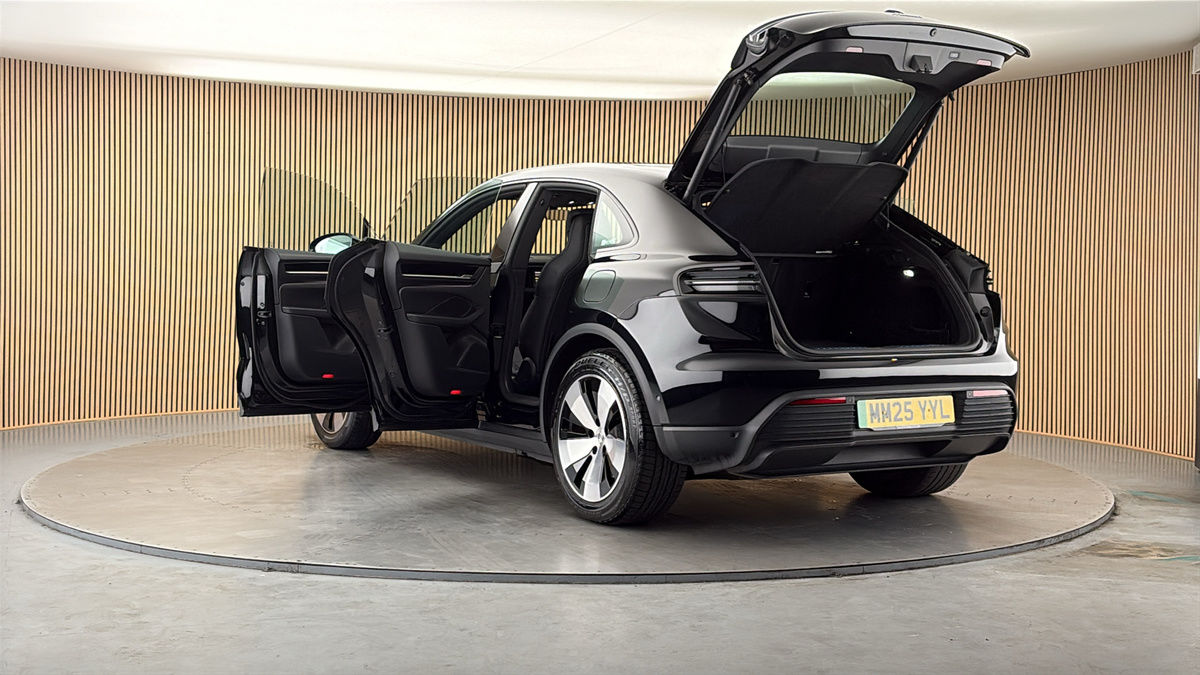 Porsche Macan Image 24