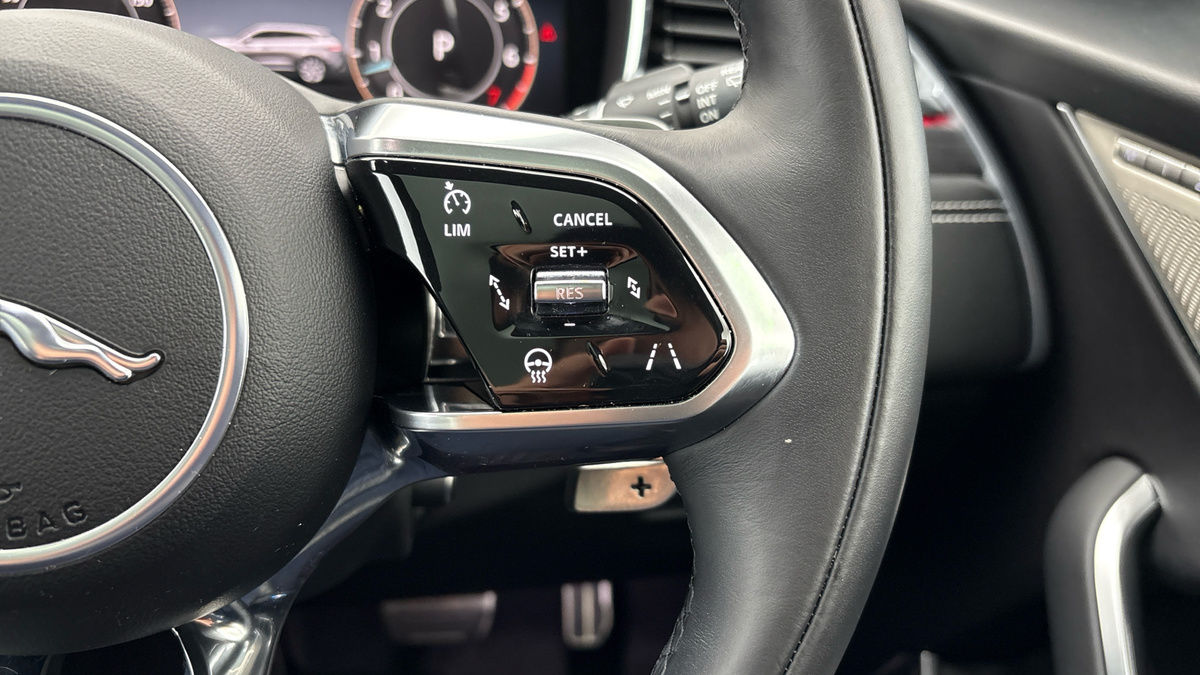 Jaguar F-PACE Image 14