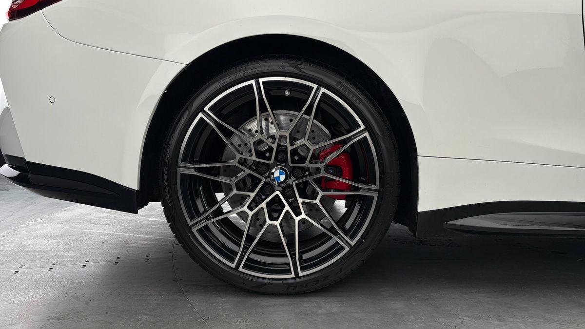 BMW M4 Image 10