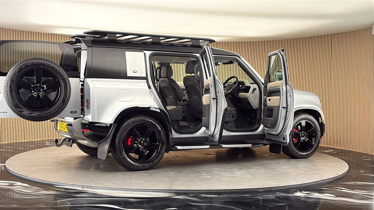 More views of Land Rover Defender 110