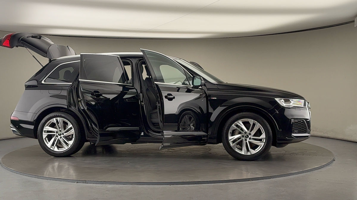 More views of Audi Q7