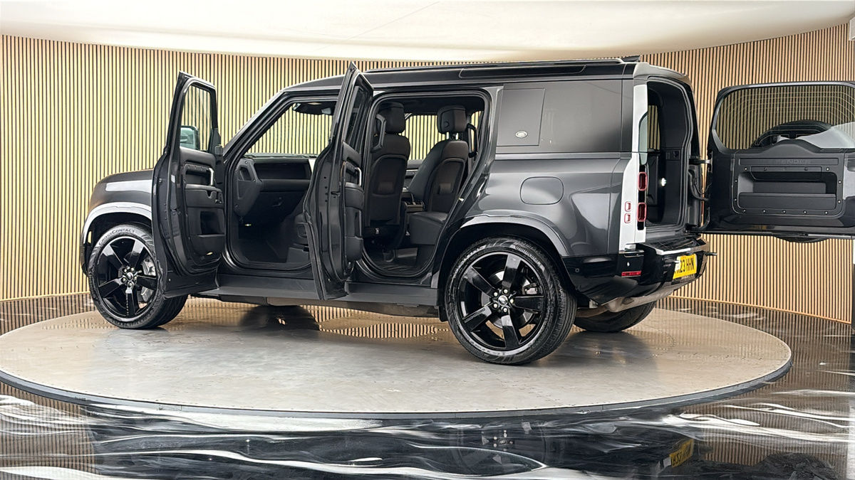 More views of Land Rover Defender 110