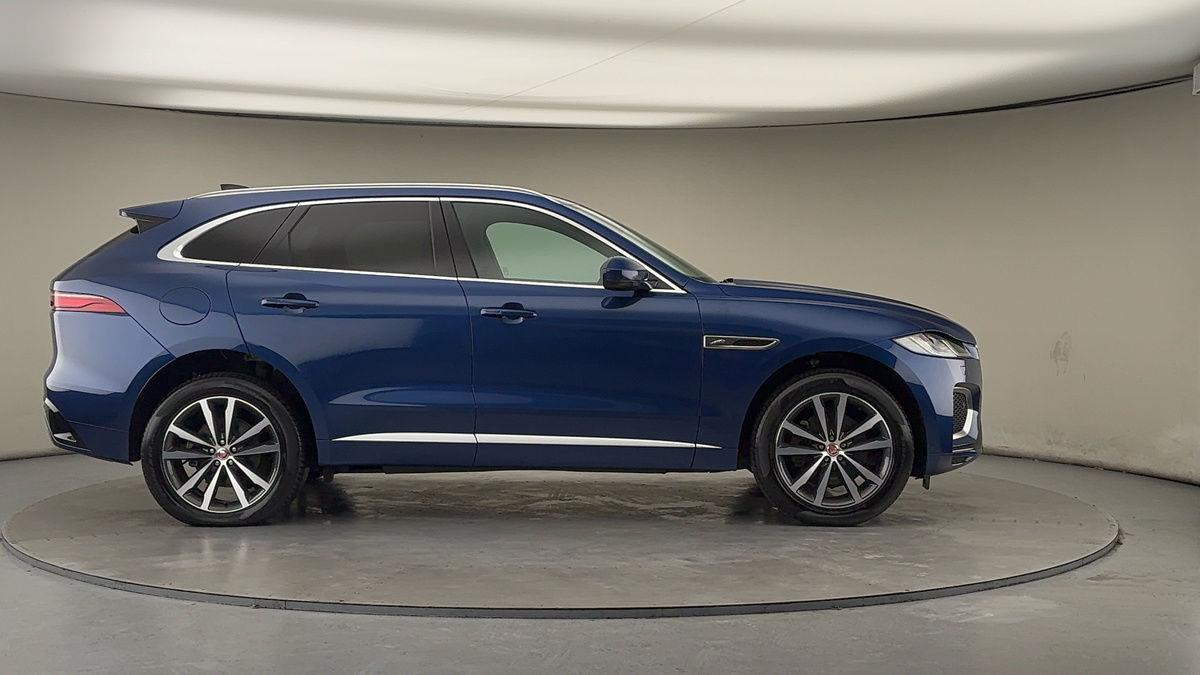 Jaguar F-PACE Image 16